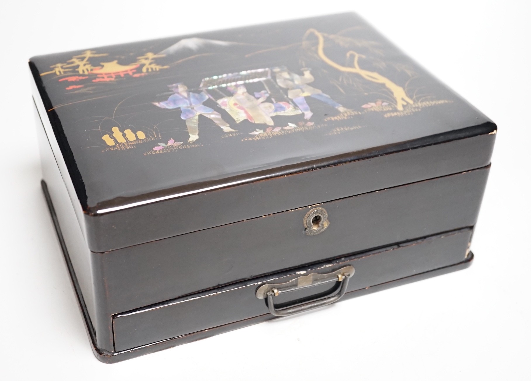 An early 20th century Japanese inlaid jewellery box. 25cm wide